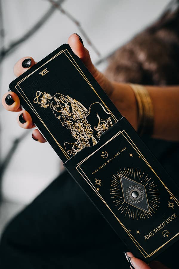 LA MUCI DESIGN - Venta al por mayor Cartas del tarot - Baraja de tarot Âme – cartas de tarot lujosas en negro y dorado2