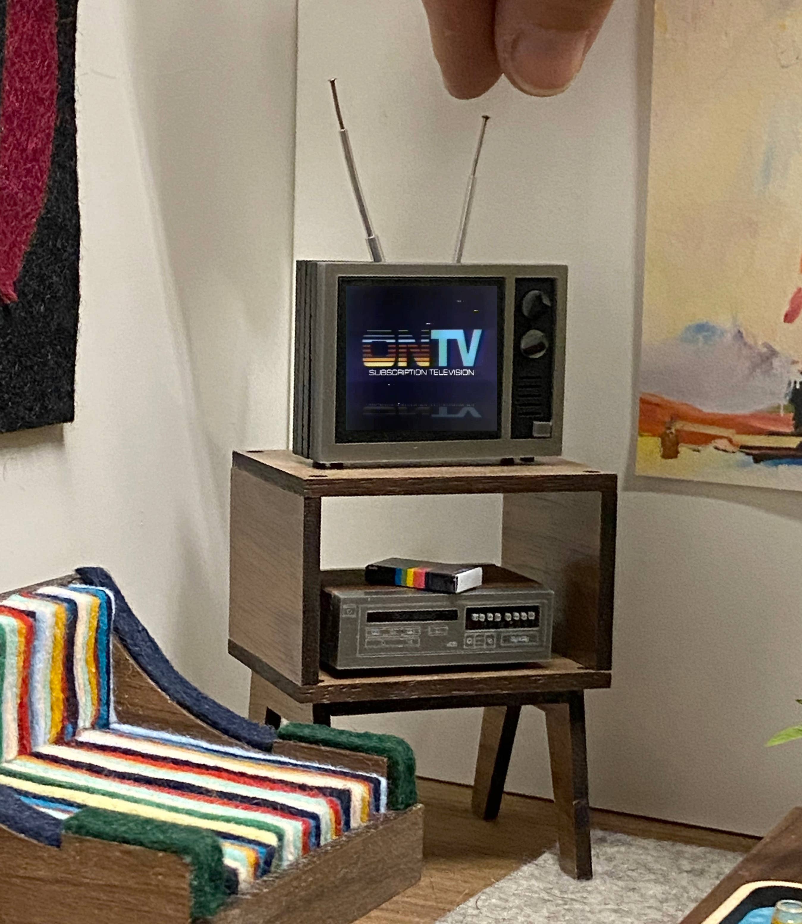 Itty Bitty Mini Mart – Großhandel Tischdeko – Miniaturfernseher im Maßstab 1:125