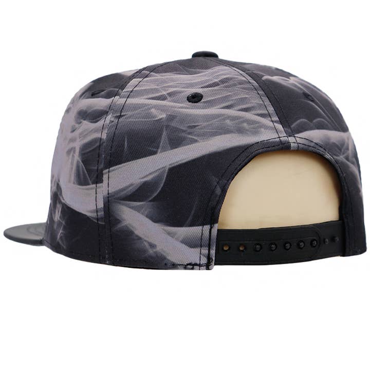 Cap Zone - Vendita all'ingrosso Cappellino con visiera piatta - Uomo - Snapback con becco piatto in pelle PU metallizzata con foglia di marijuana affumicata2
