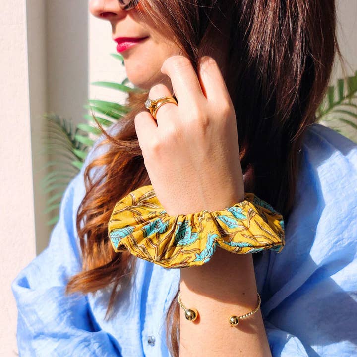 CHOUCHOU AMARA / coton jaune moutarde fleurs bleu turquoise pour la vente par Laure Derrey