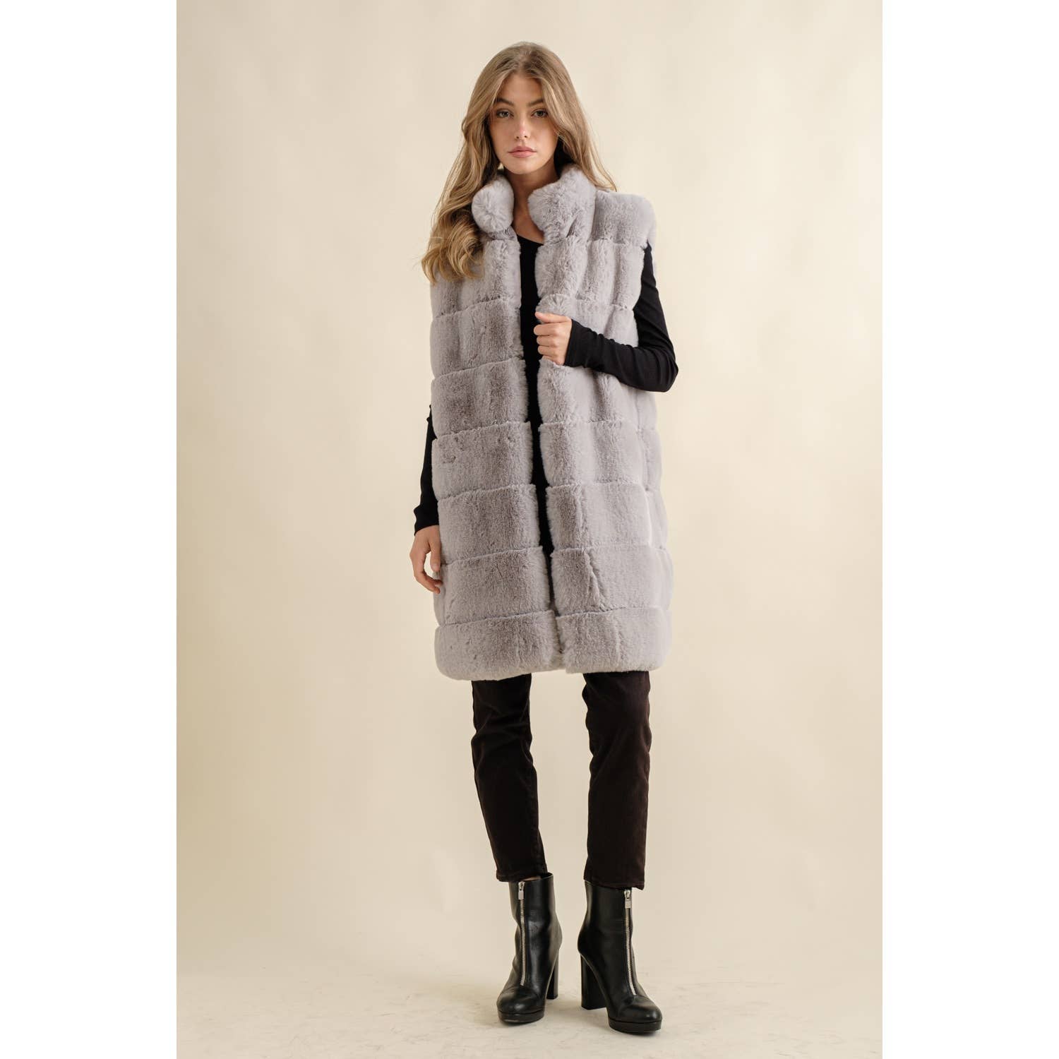 Sweet Generis - Vente Veste sans manches – femme - GILET BOUFFANT LONG EN FOURRURE À COL MONTANT24