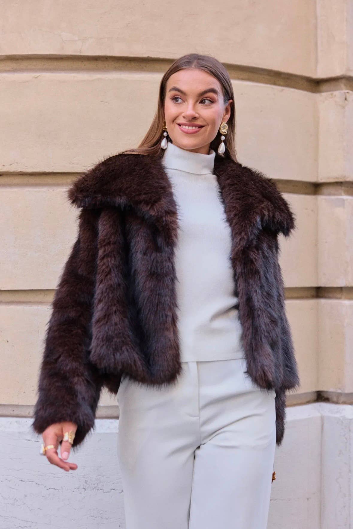 Frime - Wholesale Fur/Faux Fur Coat - Women's - Short faux fur puffer jacket - 88111