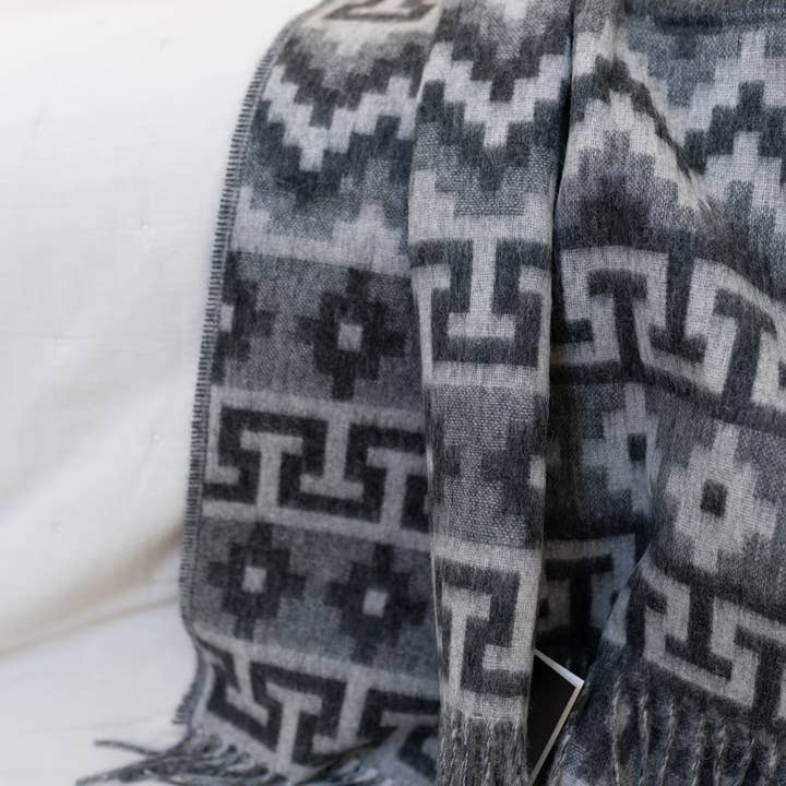 INWOOL - Wholesale Throw Blanket - Arequipa Grey Alpaca Blanket3