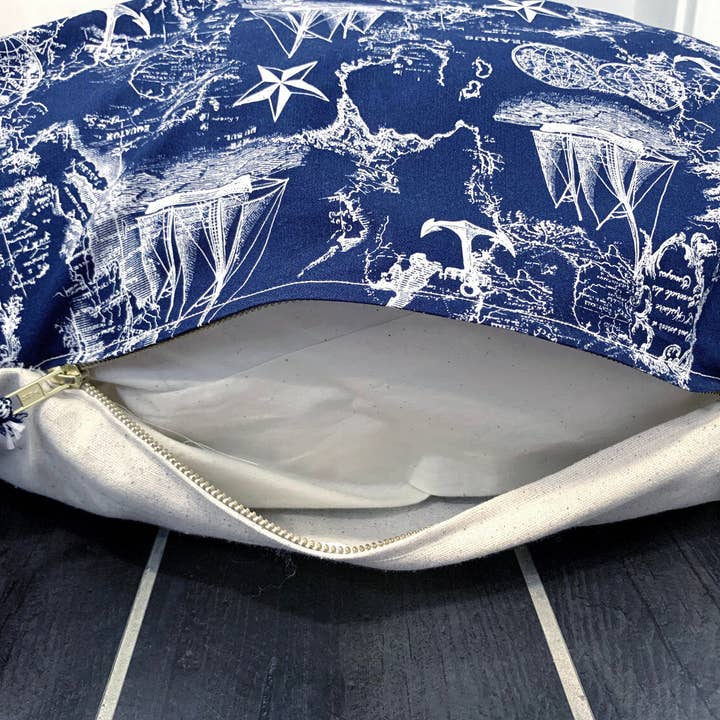 Nauti-dog Handmade - Wholesale Pet Bed - Dog - Carta Marina Navy Vintage Nautical Toile Duvet-style Dog Bed1