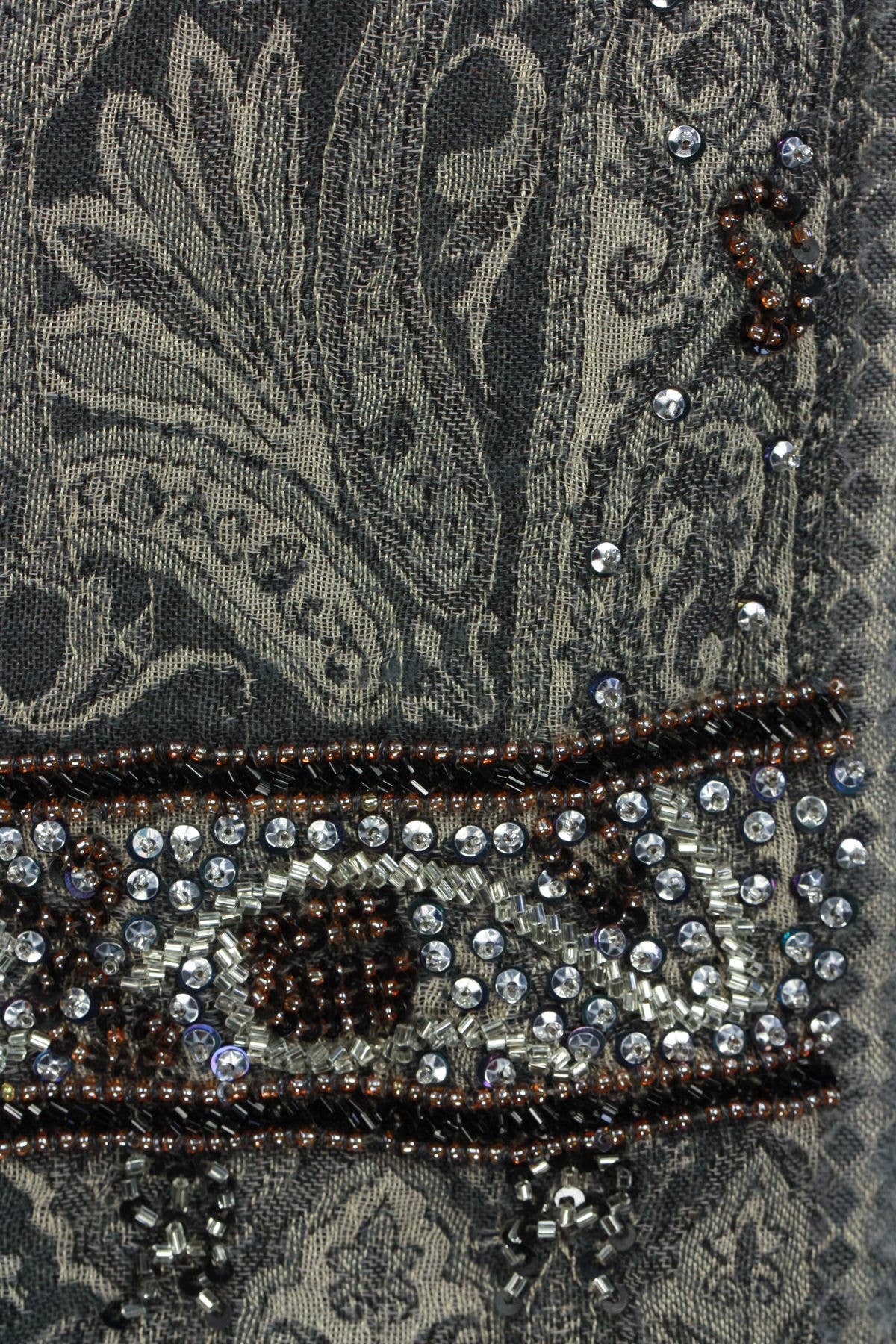 SAACHI - Wholesale Sjaal - Dames - Handgeborduurde Ikat wol en zijden sjaal met lange franje2