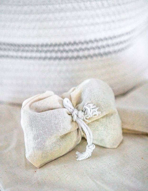 Pure Indian Foods - Wholesale Laundry Detergent Powder/Pods - Soap Nuts, Certified Organic - 8 oz (226g)5