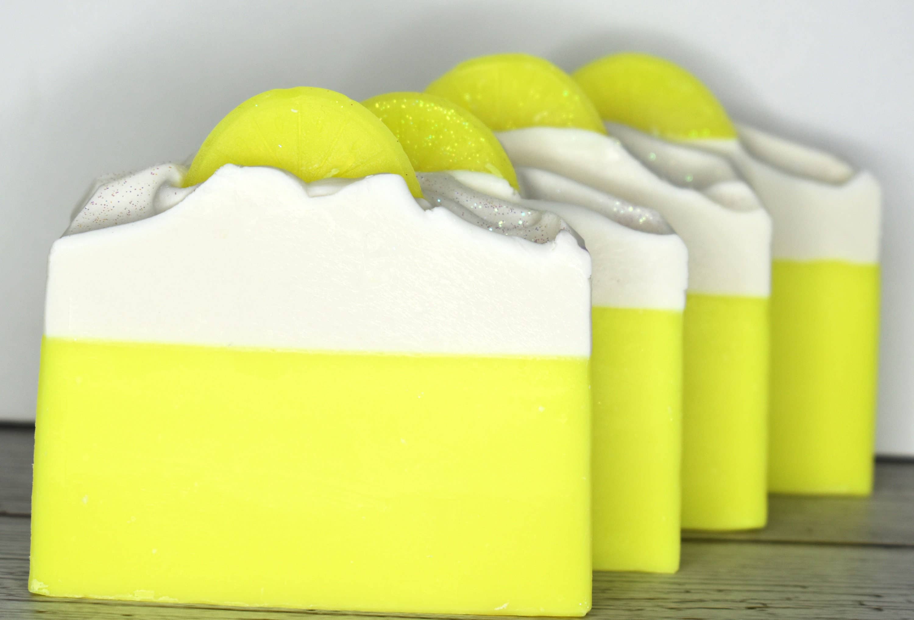 Glow Body and Soul - Vente Pains de savon - Savon au citron et au sucre Savon végétalien fait main à froid2