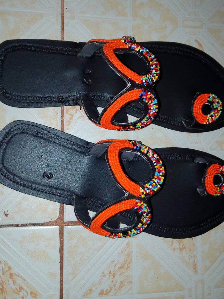 Läder damläder pärlade masai/maasai/masaai sandaler för wholesale av Delight merchants