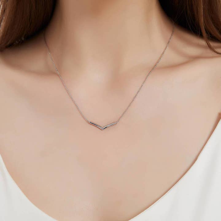 BERRICLE - Venta al por mayor Collares con colgantes/abalorios - Collar BERRICLE con colgante en forma de V en forma de espoleta de plata de ley