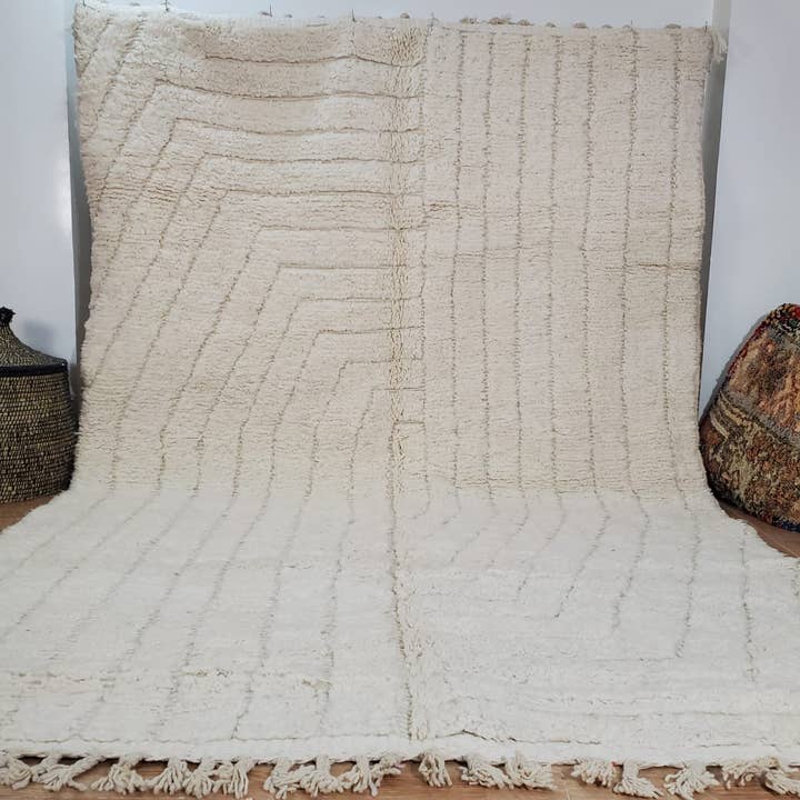 Tapis en laine Beni Ourain noué à la main authentique 150×250 cm 257 pour la vente par Maroccarpets Poufs and pillows wholesale +31648976894