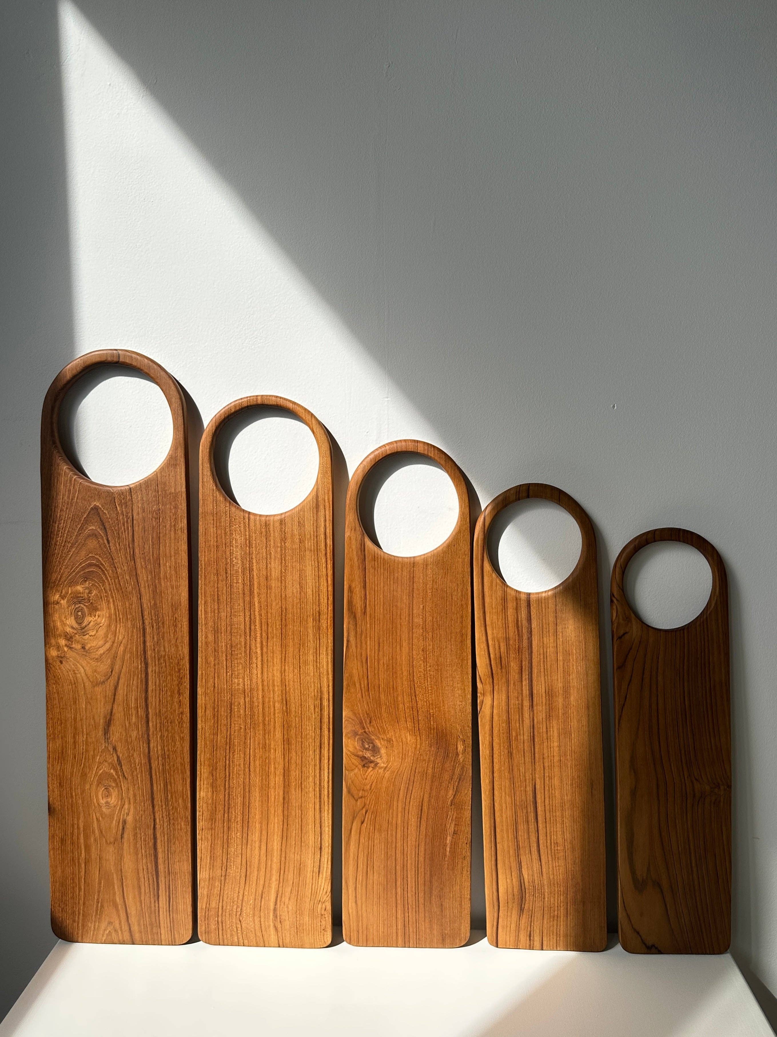 Office Objets - Wholesale Cutting Board - Monoxyle teak cutting or presentation board with handle (T3)11