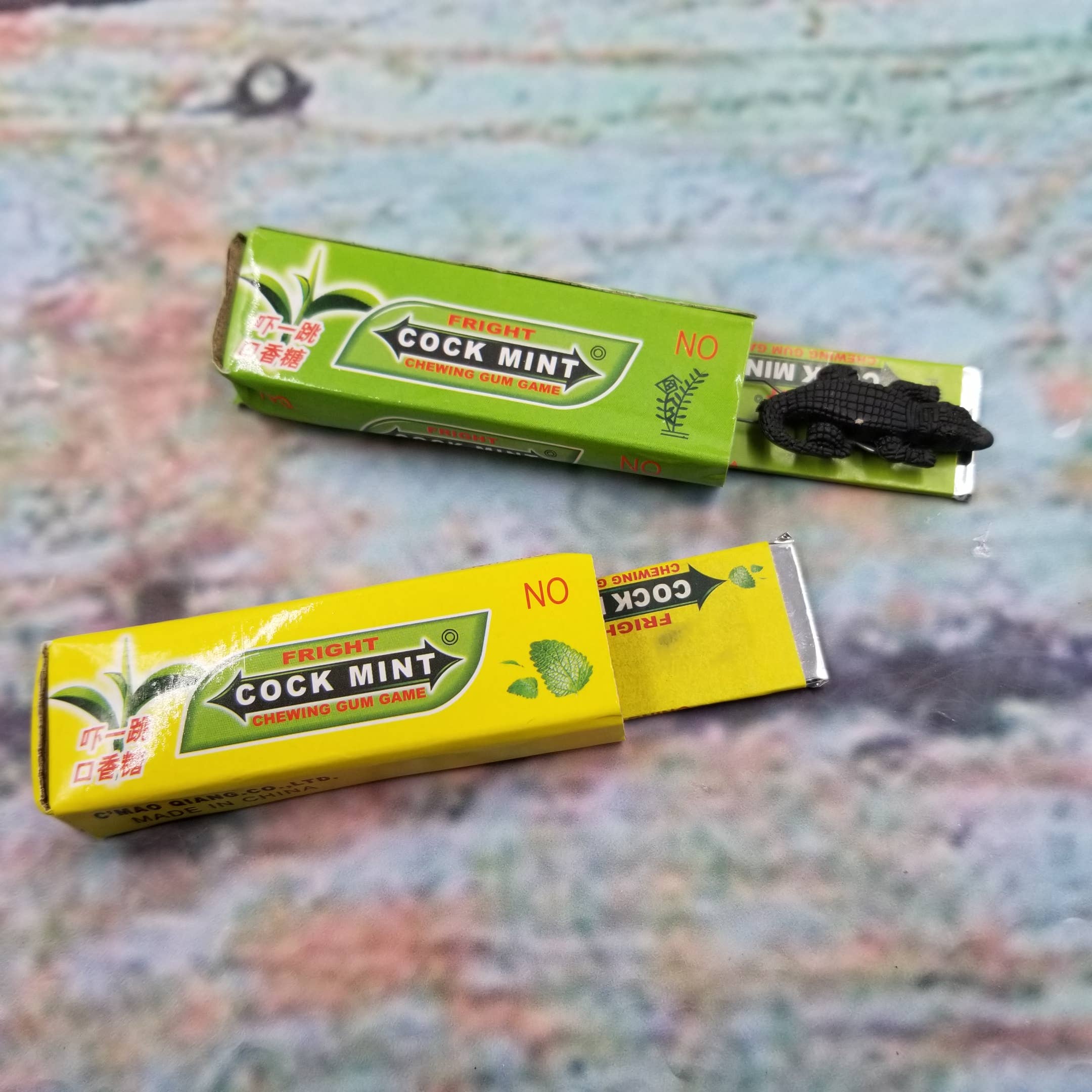 MIAS SHOP – wholesale Classic toy – Kids – Funny Pull Chewing Gum Cockroach Prank Shocking Toy 4