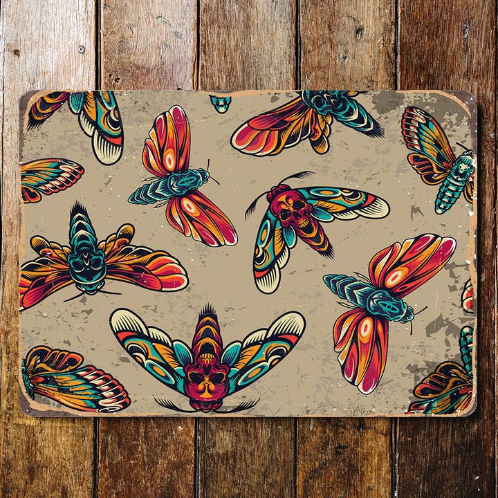 Plaque murale en métal Death Moth pour la vente par The British Metal Signs Company