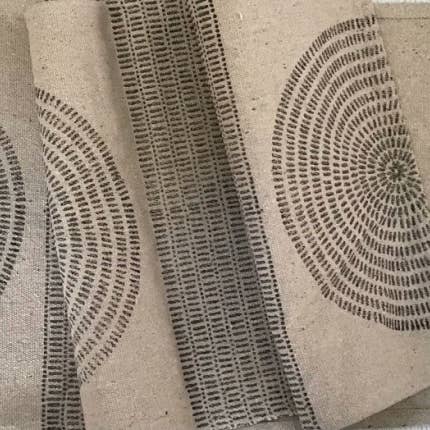 Runner da tavolo 80" Orbit Charcoal per la vendita all'ingrosso da parte di natural habitat