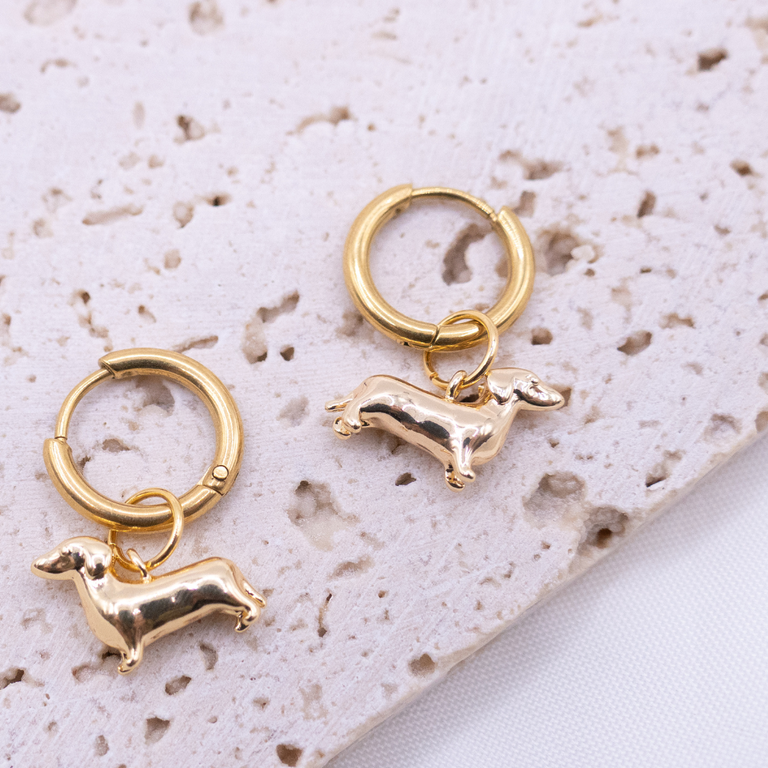 Tilda&Theo - Wholesale Huggie Earrings - Dachshund Hoop Earrings Dog 18k Gold Plated Dogs2