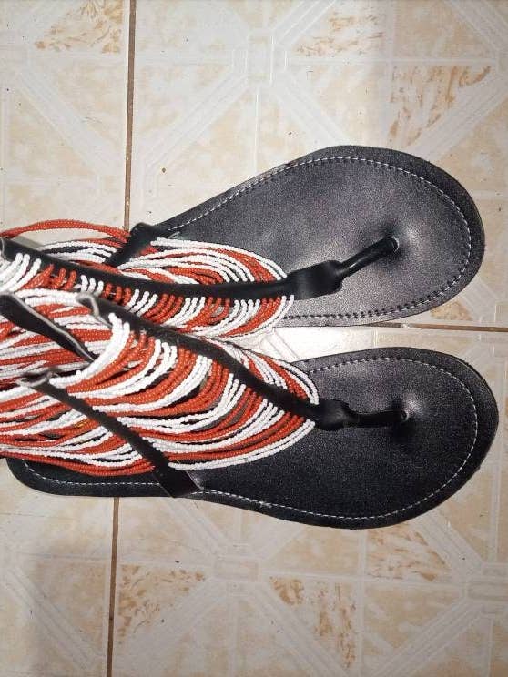 Sandales gladiateur longues rouges et roses masaï. pour la vente par Delight merchants