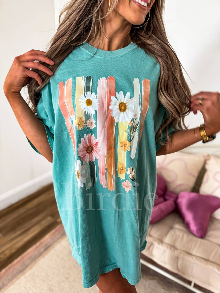 Randig vårblommor grafisk t-shirt på sjöskum för wholesale av birdie
