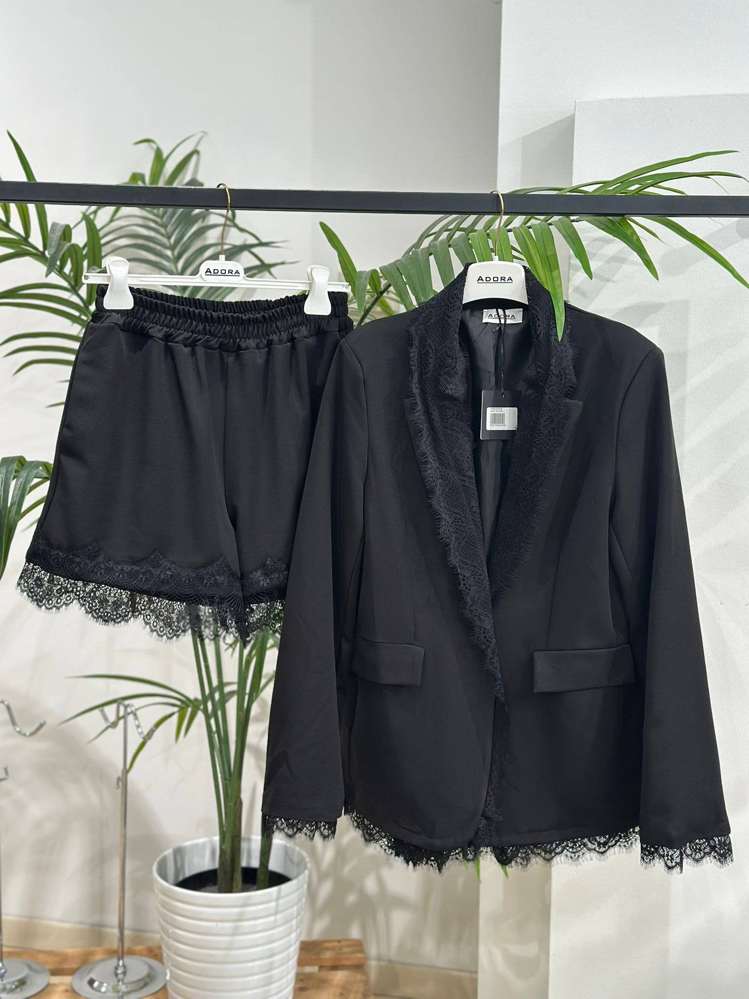 ADORA - Wholesale Shorts - Women's - shorts with lace detail2