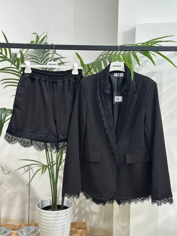 ADORA - Wholesale Shorts - Women's - shorts with lace detail2