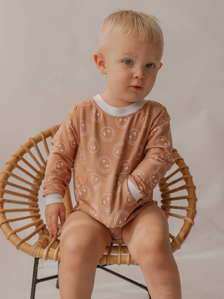 Rad Smiley | Sweatshirt Romper Dagkleding voor wholesale door Annie Bean & Co