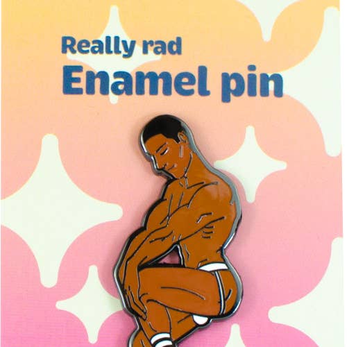 Sexy Gay Athletic Supporter Emaille-Pin (Dunkler Hautton) für den Großhandel von Crushworthy