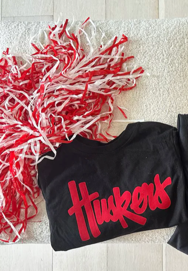 h.flynn - Wholesale T-Shirt - Women's - HUSKERS - BLACK COMFORT COLORS TEE1