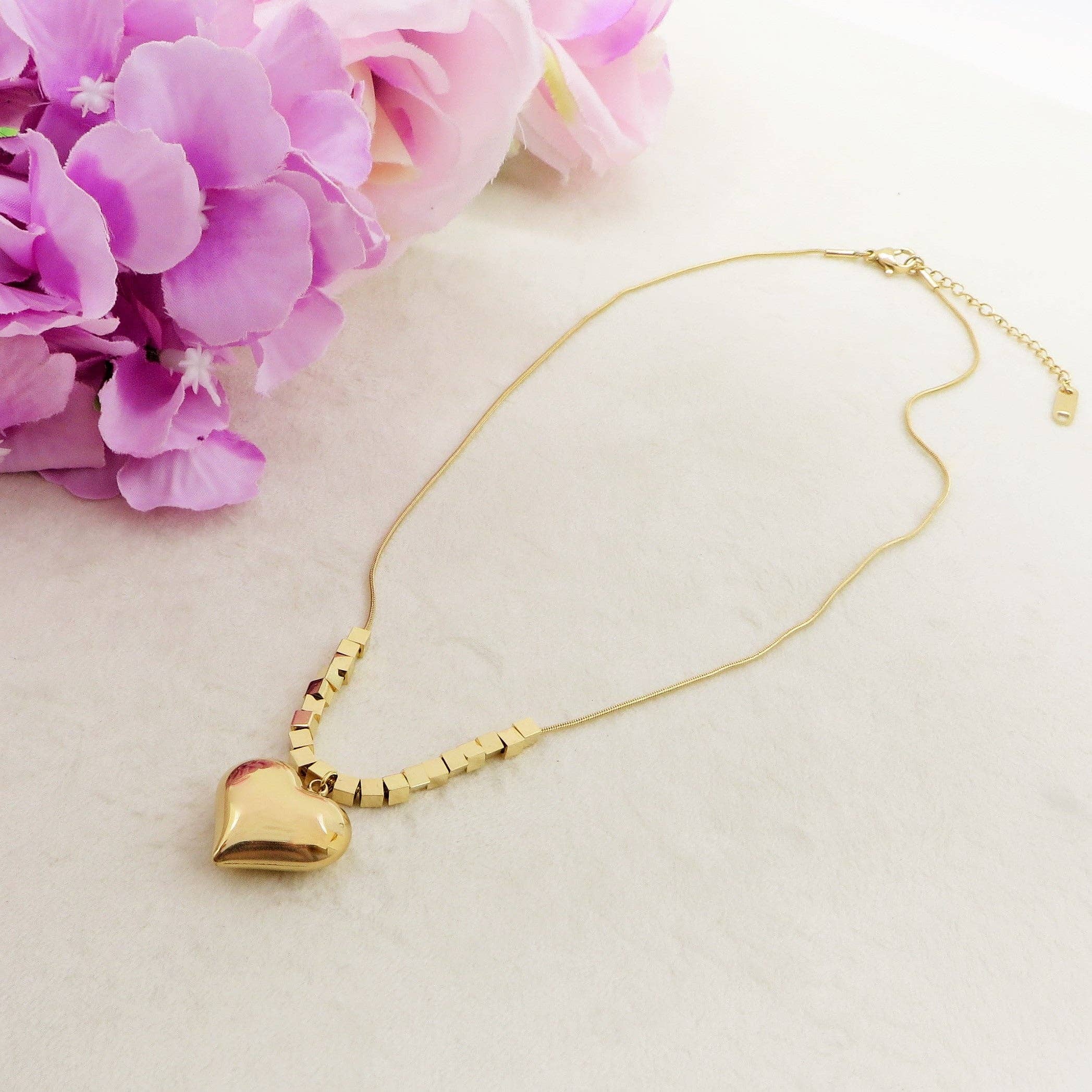 Daemon srls – Engroshandel Halskæde med vedhæng – JULIE CUORE BOMBE' ~ RUSTFRIT STÅL - Halskæde med hjertevedhæng2