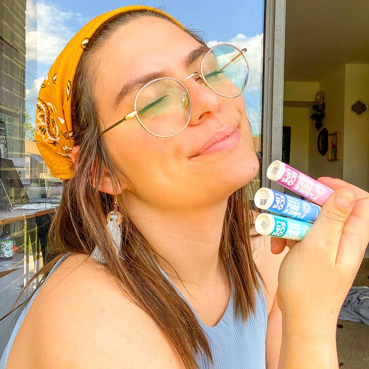 Eco Lips & Bug Soother – Großhandel Lippenbalsam – Pure & Simple Plant Pod Lippenbalsam 24-karätiges Display3