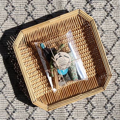 Coffret cadeau Focus & Awareness Ritual Kit avec cristaux, huiles essentielles et bougie pour la vente par J. Southern Studio