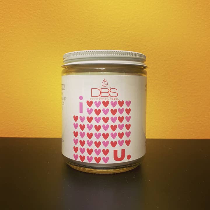 Bougie à mèche en bois crépitant en pain d'épice I Heart U Valentine pour la vente par Decor’d by Shina