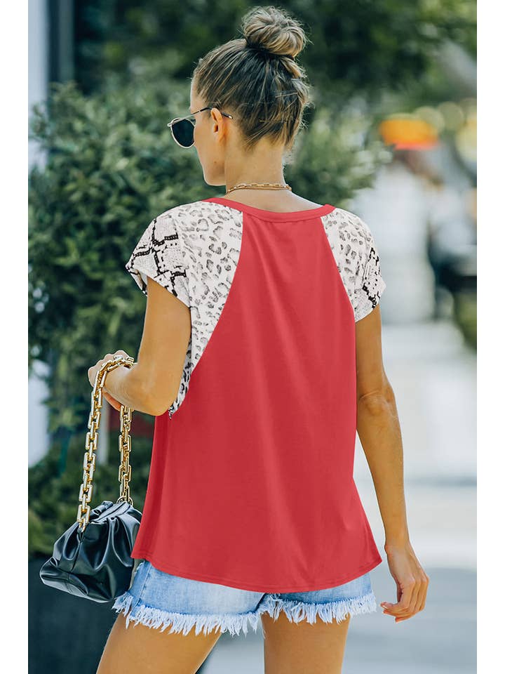 Supreme Fashion - Wholesale Knit Top - Women's - Anamial Print Short Sleeve Round Neck Top