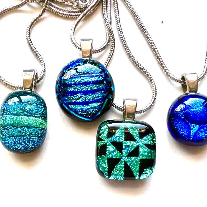Glass Town USA – wholesale Individuell berlock/hänge – Dikroiskt glas hänge - OOAK Mix - Blå gröna svala färger