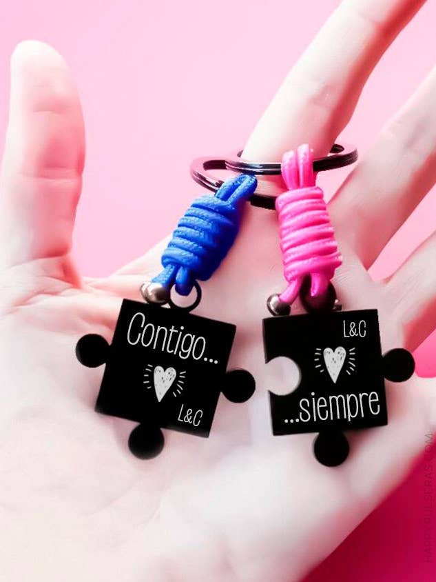 To-delt titanium farve puslespil nøglering til par. for engroshandel hos Happypulseras