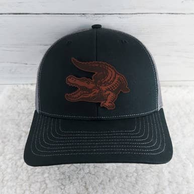 Trendy Transfers - Venta al por mayor Parches - Parche de piel para sombrero con la mascota de un caimán0