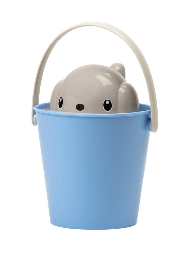 Eco-friendly croquette bucket with scoop for wholesale by United Pets