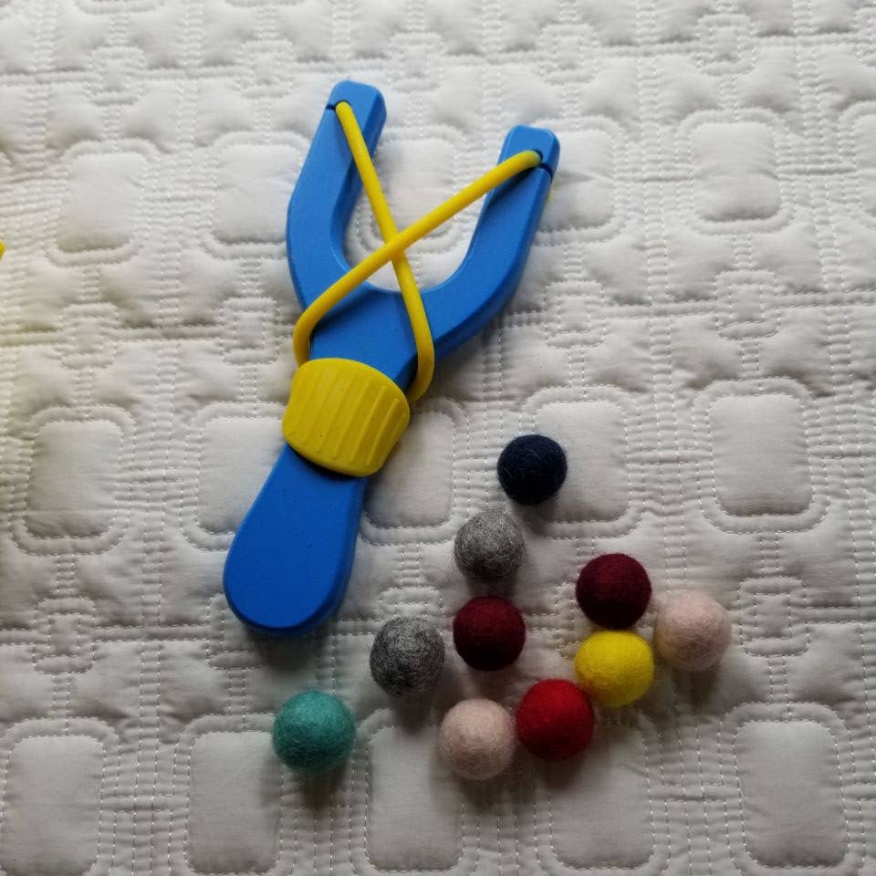 D & C TOYS - Wholesale Slingshot - Kids - Color Wooden Slingshot Kids Catapult Toy With 10 Felt Balls1