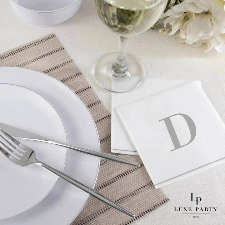 Serviettes en papier à cocktail D Silver Monogram | 16 serviettes pour la vente par Luxe Party