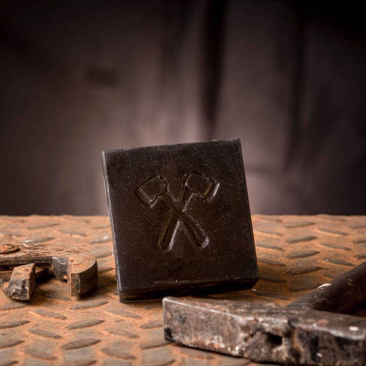 Latika Beauty - Vendita all'ingrosso Saponetta - Uomo - Sapone al Carbone – Hunter | Barretta Detox per Uomini con Carbone7