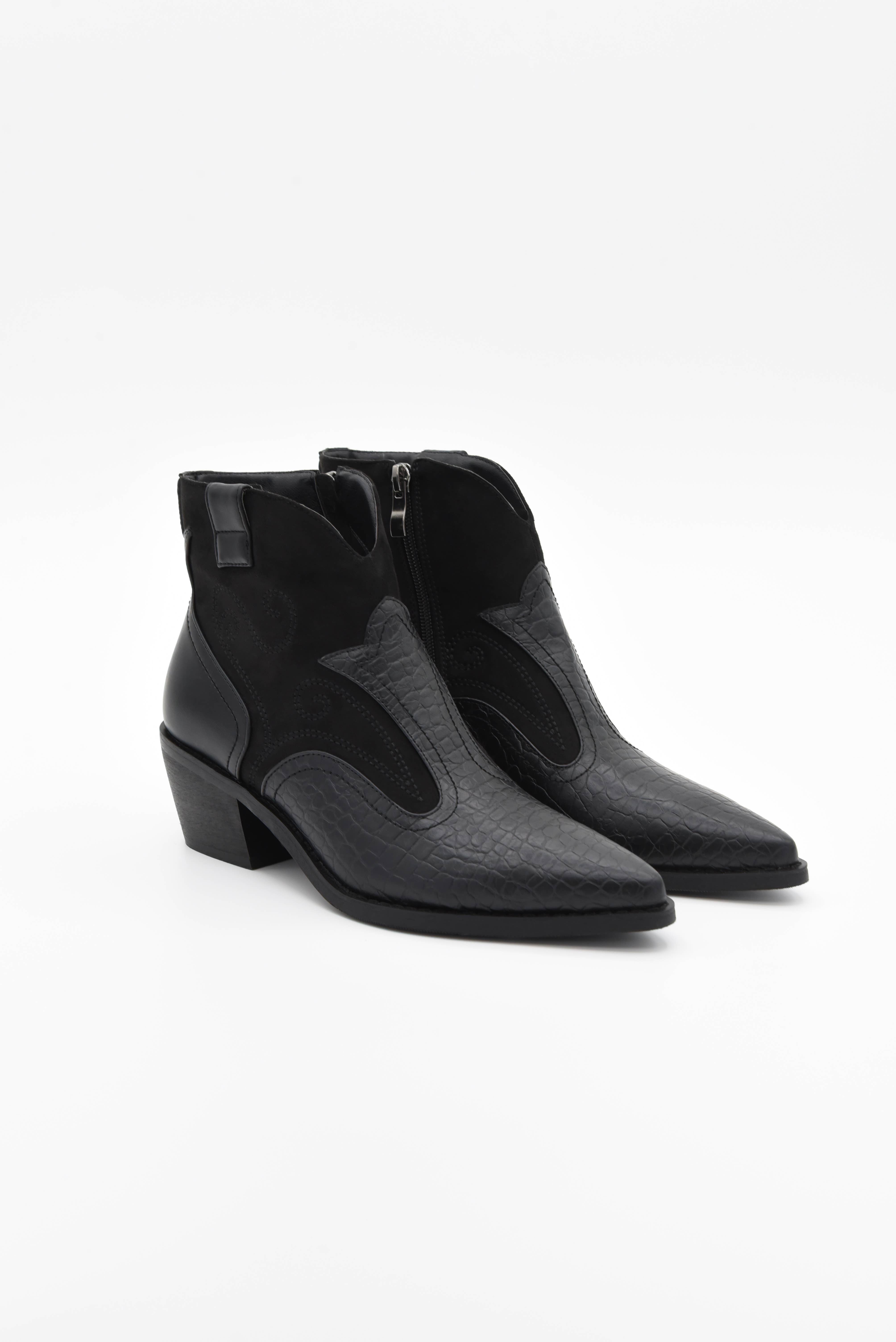 Azarey - Wholesale Cowboy Boots - Women's - Cowboy ankle boot with pointed toe and croco-effect 462K0622