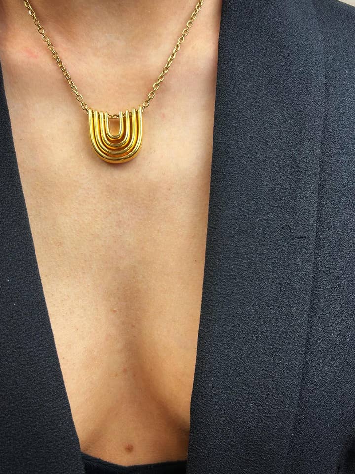 Collar deslizante con colgante en forma de U con envío gratis y envoltorio de regalo para venta al por mayor de Black Lamb Design