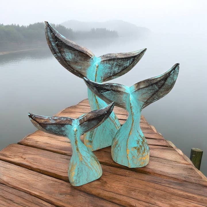 Batik Indah – Engroshandel Skulptur – Sæt med 3 stående træhvalhaler ornamenter2