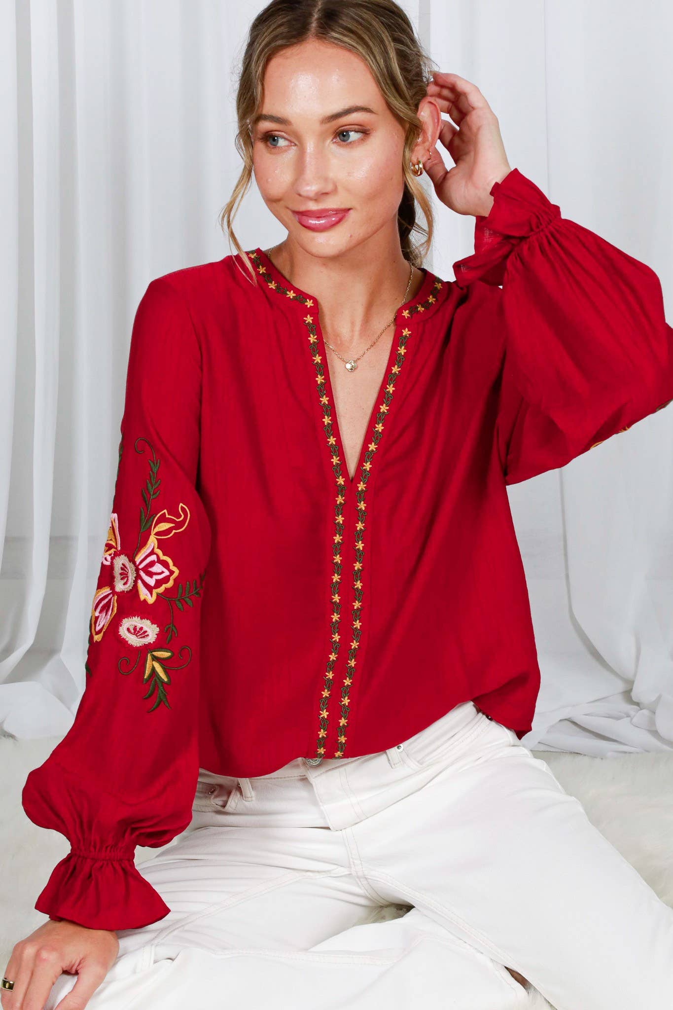 Vine & Love – wholesale Blus - Dam – Bohemisk blommig broderad rund blus med delad hals VT825057