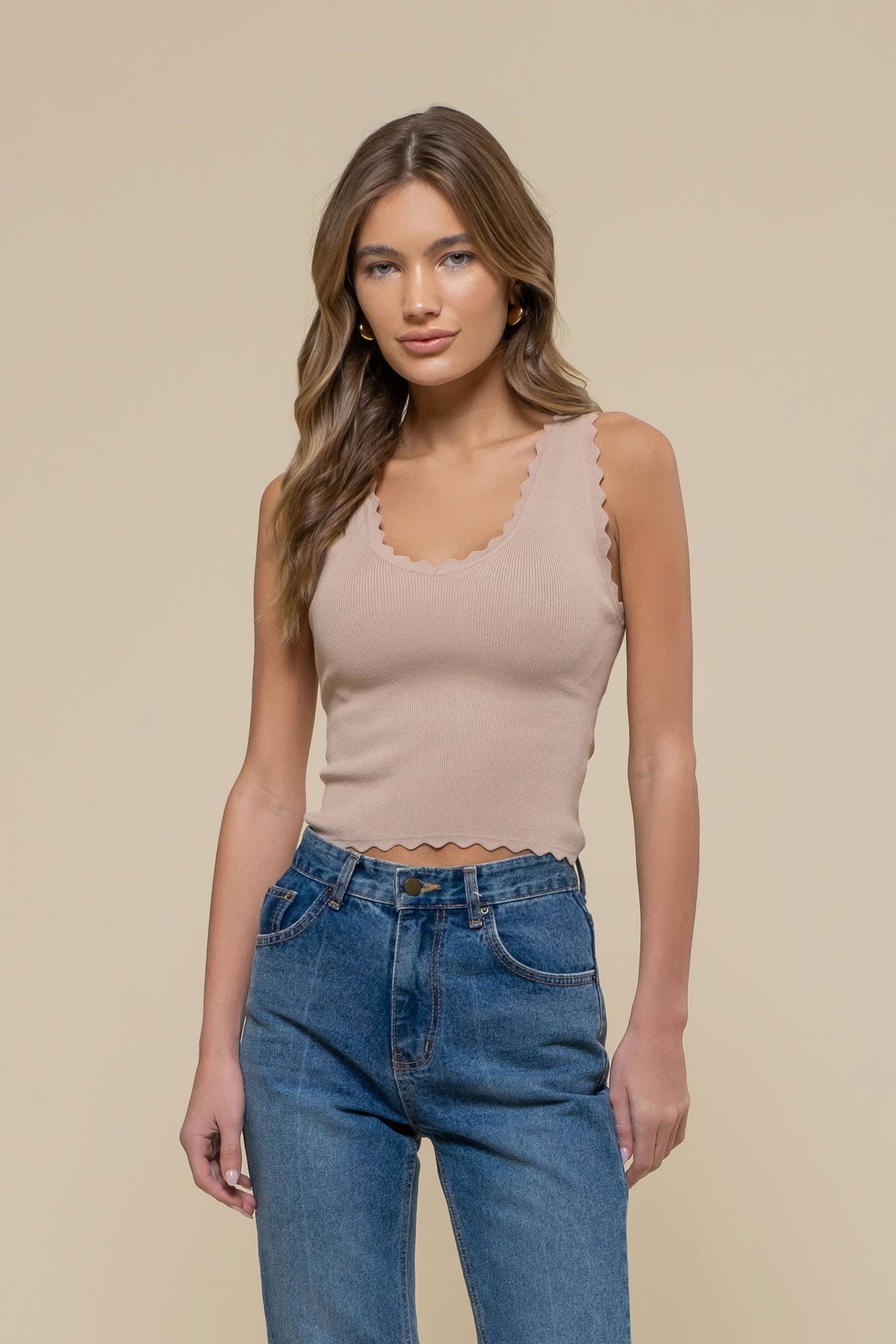 The Workshop Studio – wholesale Stickad topp - Dam – ÄRMLÖS TRÖJA MED KAMMUSSLINGSKANT STICKAD CROP TOP16