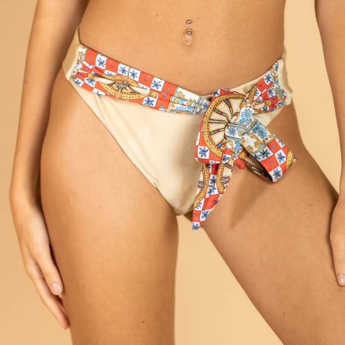 Slip a vita alta con fiocco per la vendita all'ingrosso da parte di Hamalfitè