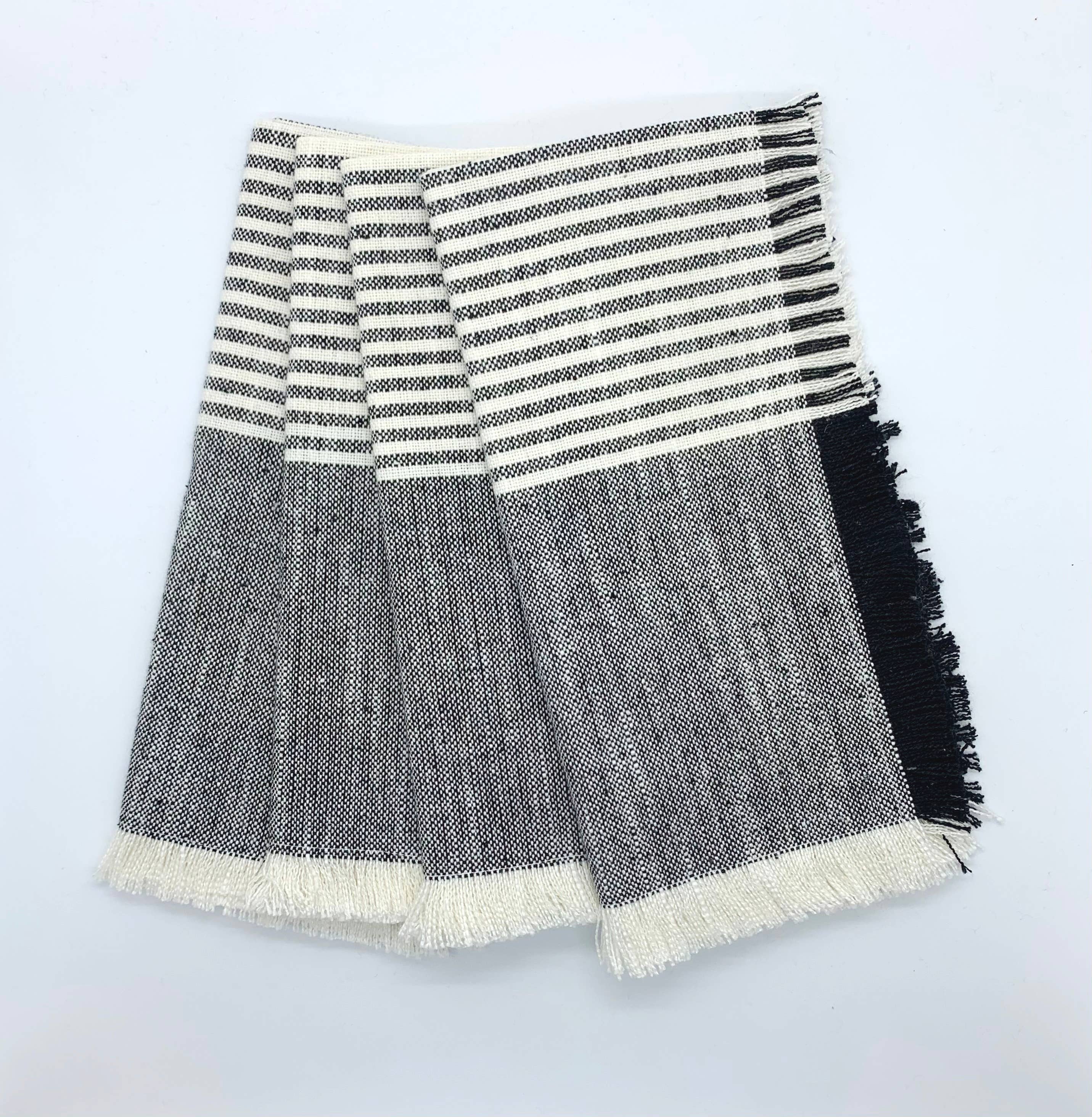 Rich Home Linens - Vente Serviettes de table en tissu - Serviettes à rayures en coton - Ensemble de 4 serviettes de 18 po carrés 7