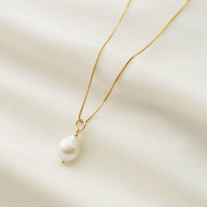 Hunter & Trove - Wholesale Pendant/Charm Necklace - Baroque Pearl 14K Goldfill Necklace (Estelle)