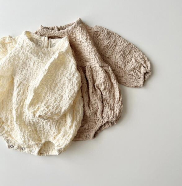 Annie & Charles – Engroshandel Bodysuit - Baby – Annie & Charles® Babybody med lange ærmer i økologisk bomuld - CLOUD3