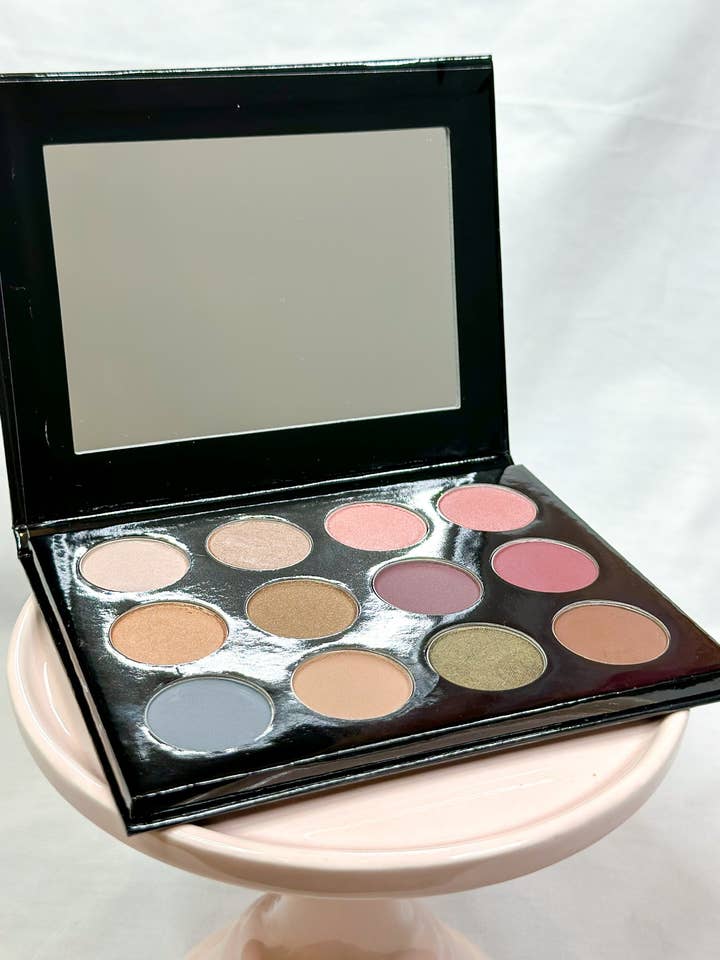 Palette de fards à paupières multi-teintes Essential pour la vente par JAZ Cosmetics