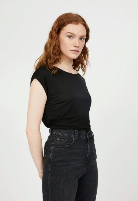 Veneka - Wholesale T-Shirt - Women's - Jilaa T-Shirt in Black4