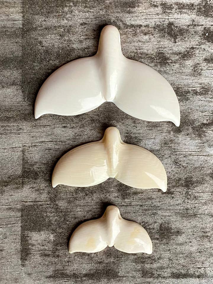 Ciondolo a forma di coda di balena di mammut per la vendita all'ingrosso da parte di Ivory Jacks